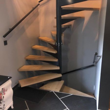 Loft D Isa Avec Wifi Netflix Gesves Exterior photo