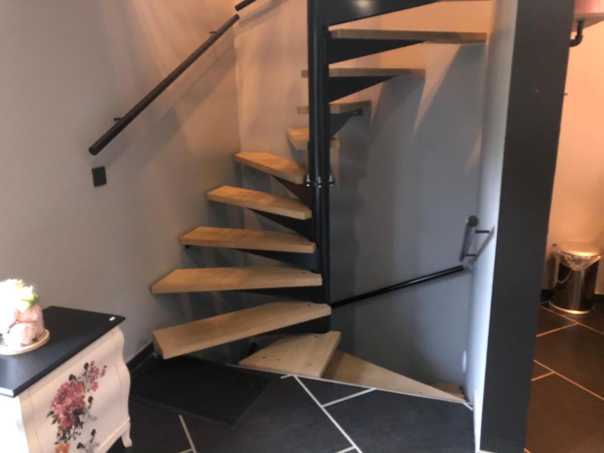 Loft D Isa Avec Wifi Netflix Gesves Exterior photo