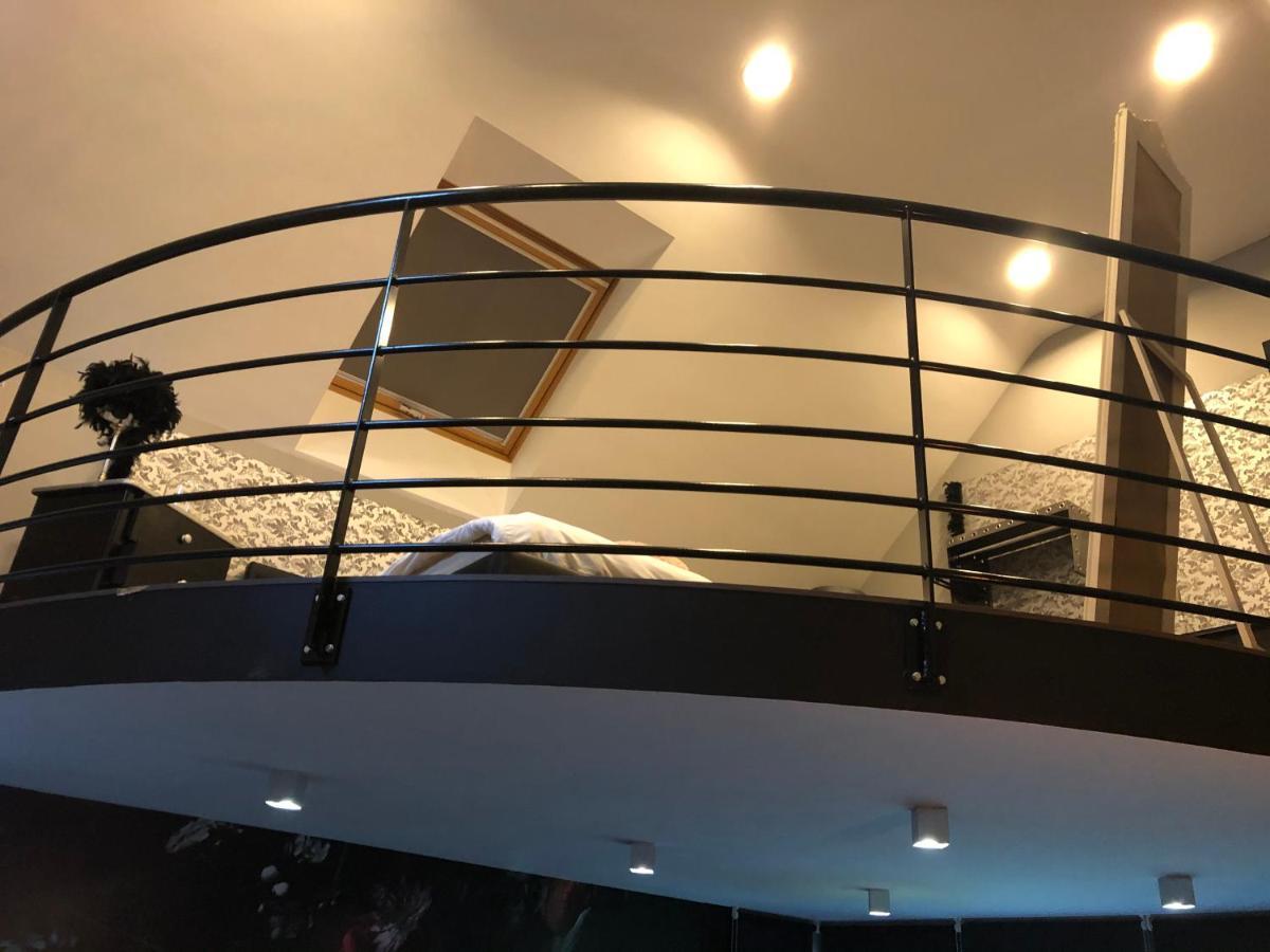 Loft D Isa Avec Wifi Netflix Gesves Exterior photo